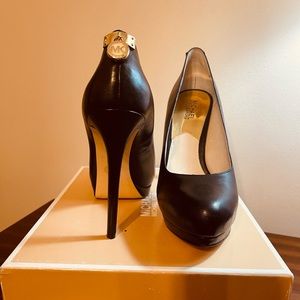 Michael Kors - Size 9 1/2M - Black Leather - New - Worn to try on